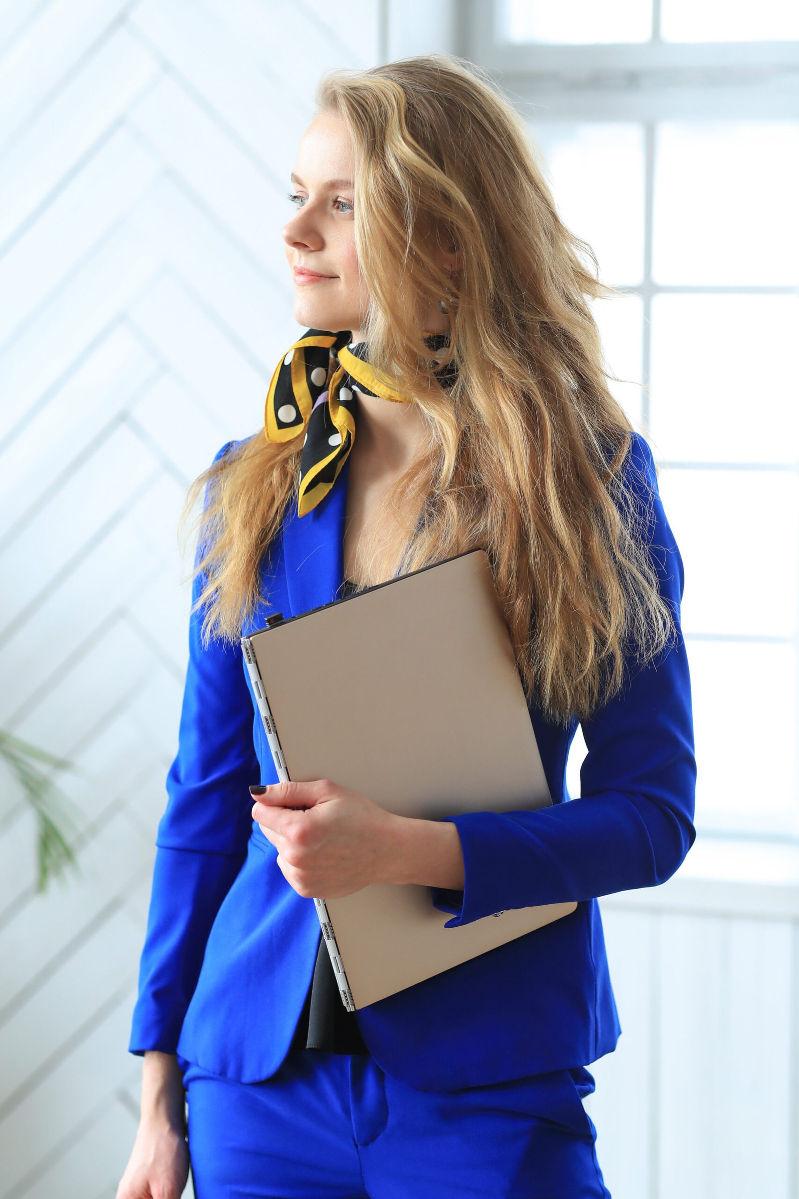 Une professionnelle au bureau